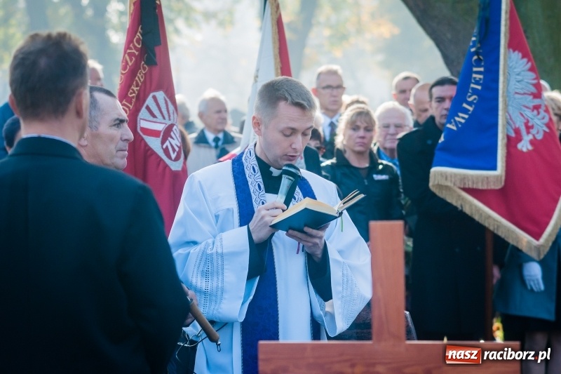 Zdjęcie w galerii na portalu naszraciborz.pl: Ostatnie pożegnanie śp. Michała Pudło, byłego dyrektora Studium Nauczycielskiego wiadomości z regionu