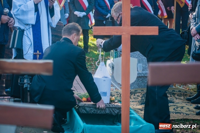 Zdjęcie w galerii na portalu naszraciborz.pl: Ostatnie pożegnanie śp. Michała Pudło, byłego dyrektora Studium Nauczycielskiego wiadomości z regionu