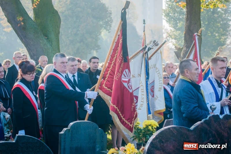 Zdjęcie w galerii na portalu naszraciborz.pl: Ostatnie pożegnanie śp. Michała Pudło, byłego dyrektora Studium Nauczycielskiego wiadomości z regionu