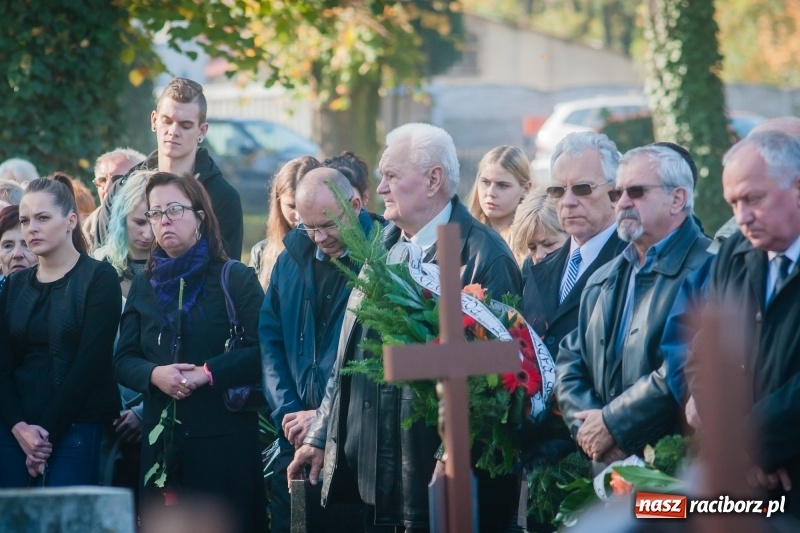 Zdjęcie w galerii na portalu naszraciborz.pl: Ostatnie pożegnanie śp. Michała Pudło, byłego dyrektora Studium Nauczycielskiego wiadomości z regionu