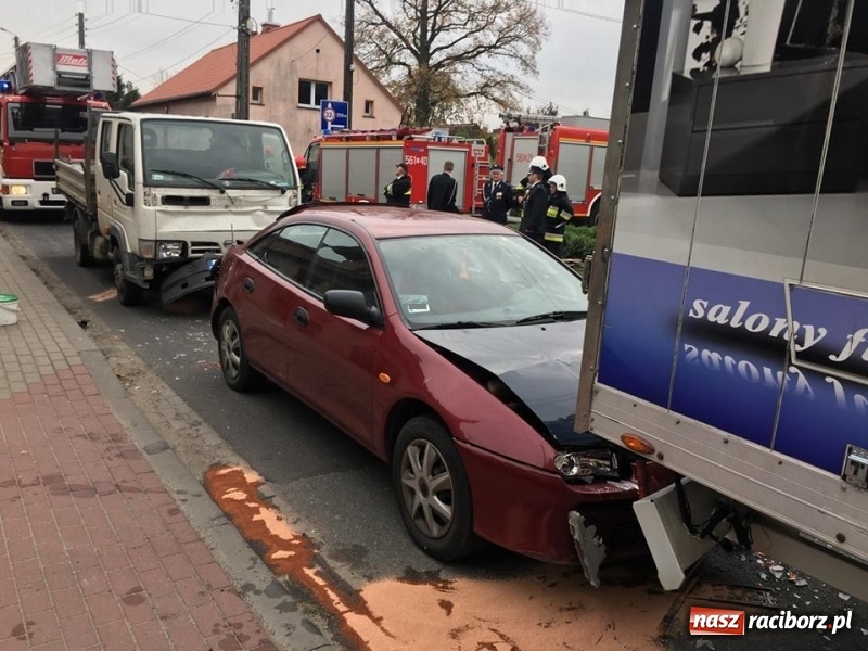 Zdjęcie w galerii na portalu naszraciborz.pl: Zderzenie trzech samochodów w Rudach  wiadomości z regionu