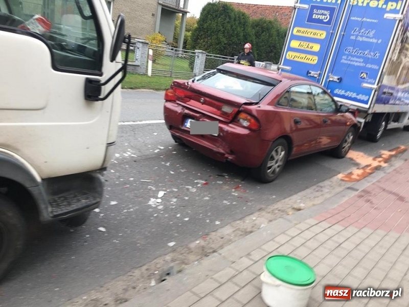 Zdjęcie w galerii na portalu naszraciborz.pl: Zderzenie trzech samochodów w Rudach  wiadomości z regionu