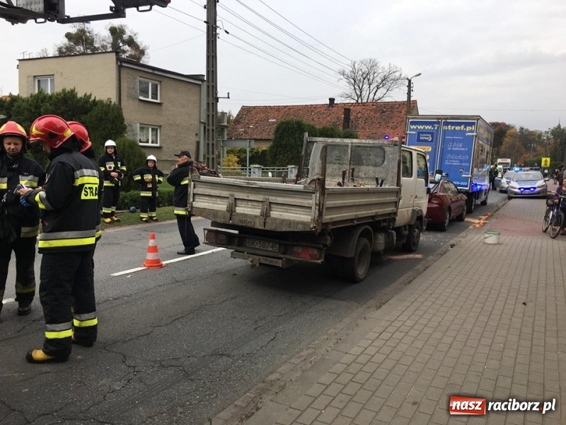 Zdjęcie w galerii na portalu naszraciborz.pl: Zderzenie trzech samochodów w Rudach  wiadomości z regionu