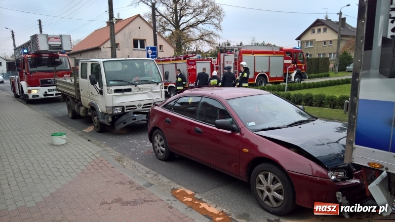 Zdjęcie w galerii na portalu naszraciborz.pl: Zderzenie trzech samochodów w Rudach  wiadomości z regionu