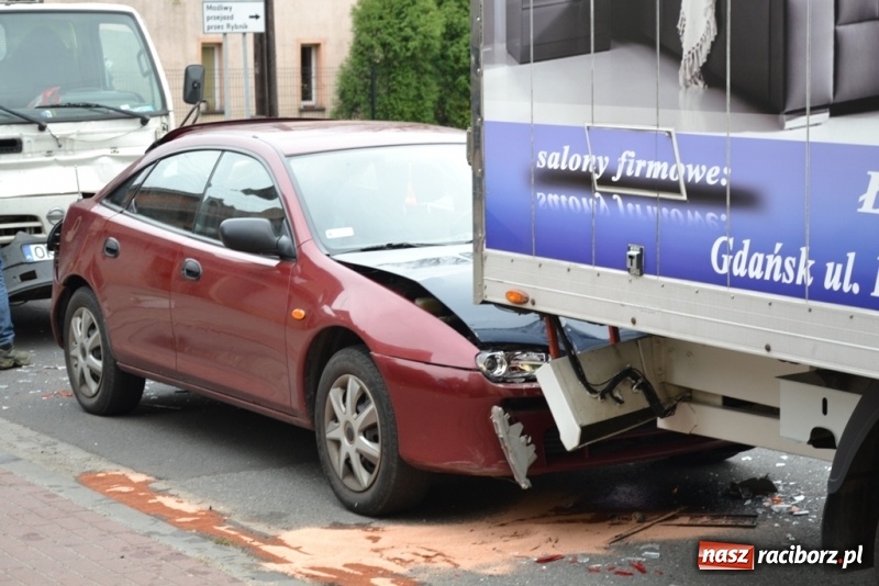 Zdjęcie w galerii na portalu naszraciborz.pl: Zderzenie trzech samochodów w Rudach  wiadomości z regionu
