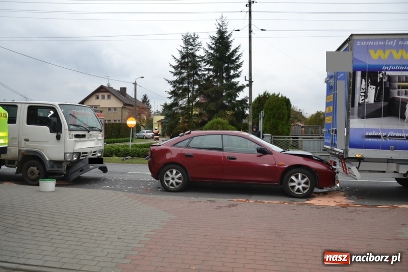 Zdjęcie w galerii na portalu naszraciborz.pl: Zderzenie trzech samochodów w Rudach  wiadomości z regionu