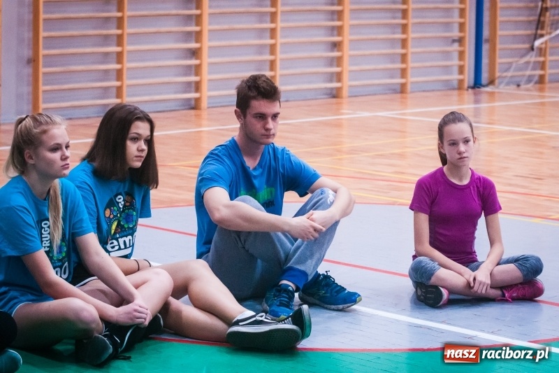 Zdjęcie w galerii na portalu naszraciborz.pl: Siatkarskie zajęcia z Moniką Brzostek w Międzyszkolnym Ośrodku Sportowym wiadomości z regionu