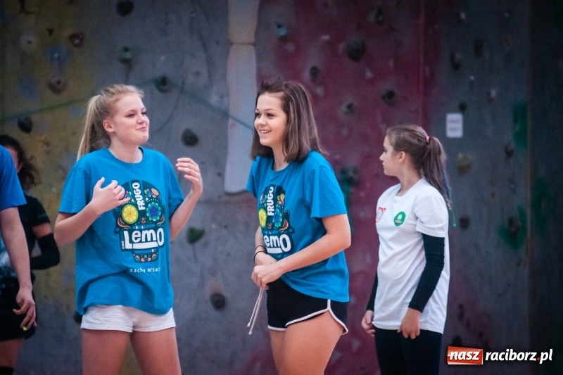 Zdjęcie w galerii na portalu naszraciborz.pl: Siatkarskie zajęcia z Moniką Brzostek w Międzyszkolnym Ośrodku Sportowym wiadomości z regionu