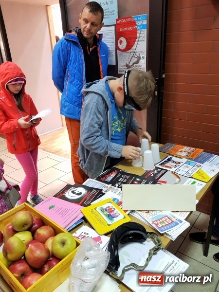 Zdjęcie w galerii na portalu naszraciborz.pl: Siatkarskie zajęcia z Moniką Brzostek w Międzyszkolnym Ośrodku Sportowym wiadomości z regionu