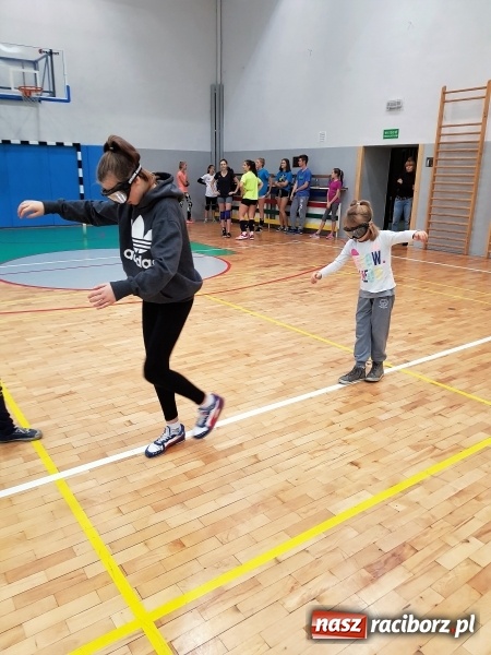 Zdjęcie w galerii na portalu naszraciborz.pl: Siatkarskie zajęcia z Moniką Brzostek w Międzyszkolnym Ośrodku Sportowym wiadomości z regionu