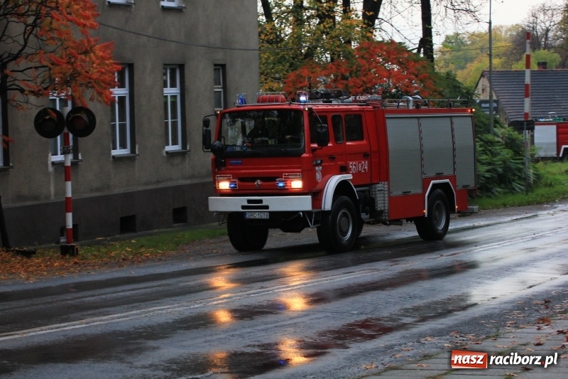 Zdjęcie w galerii na portalu naszraciborz.pl: DW 935 Racibórz-Kornowac przez kilka godzin wyłączona z ruchu wiadomości z regionu