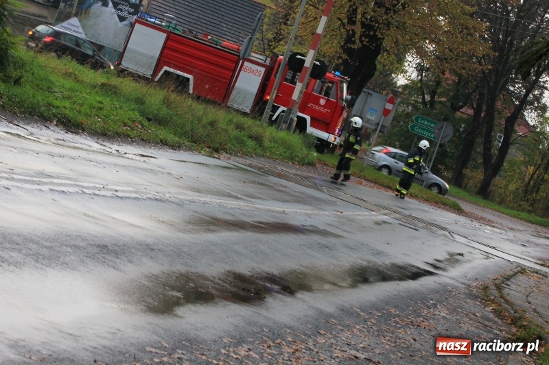 Zdjęcie w galerii na portalu naszraciborz.pl: DW 935 Racibórz-Kornowac przez kilka godzin wyłączona z ruchu wiadomości z regionu
