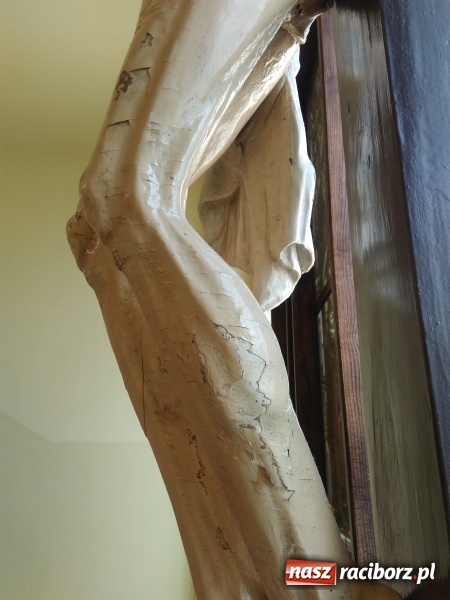 Zdjęcie w galerii na portalu naszraciborz.pl: Tysiące ludzi odprowadzało krzyż ze starego szpitala do nowego. Dziś nie ma pieniędzy na jego renowację wiadomości z regionu