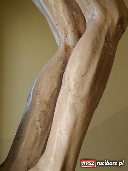 Zdjęcie w galerii na portalu naszraciborz.pl: Tysiące ludzi odprowadzało krzyż ze starego szpitala do nowego. Dziś nie ma pieniędzy na jego renowację wiadomości z regionu