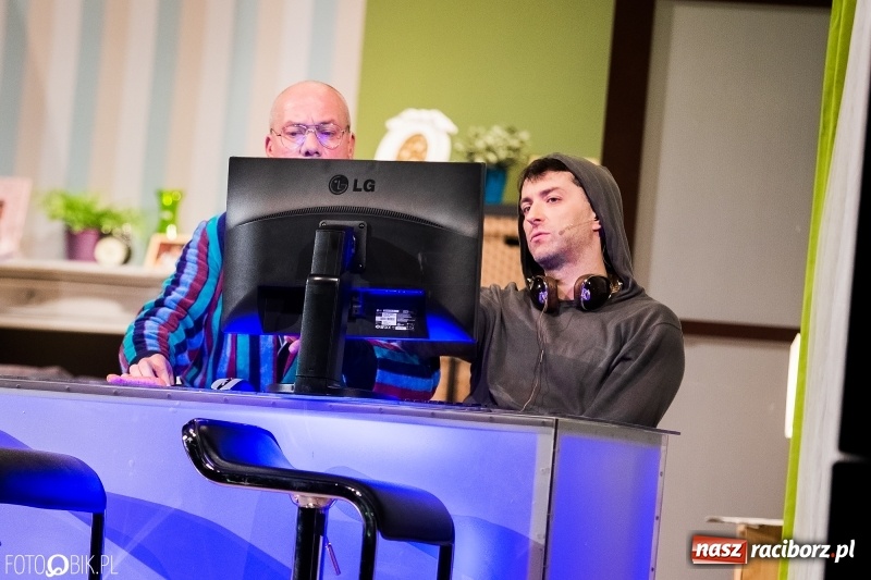 Zdjęcie w galerii na portalu naszraciborz.pl: Selfie.com.pl, czyli gwiazdy na scenie Raciborskiego Centrum Kultury wiadomości z regionu