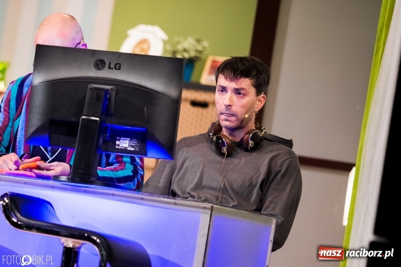 Zdjęcie w galerii na portalu naszraciborz.pl: Selfie.com.pl, czyli gwiazdy na scenie Raciborskiego Centrum Kultury wiadomości z regionu