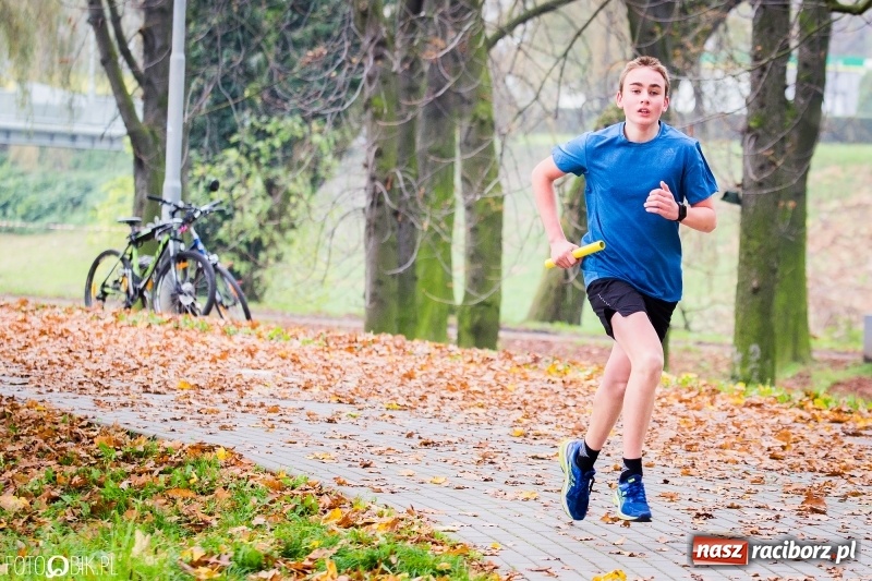 Zdjęcie w galerii na portalu naszraciborz.pl: Sztafetowe biegi przełajowe w parku Zamkowym wiadomości z regionu