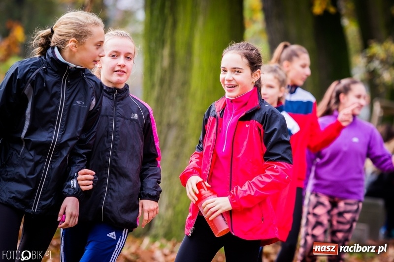 Zdjęcie w galerii na portalu naszraciborz.pl: Sztafetowe biegi przełajowe w parku Zamkowym wiadomości z regionu