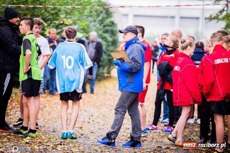 Zdjęcie w galerii na portalu naszraciborz.pl: Sztafetowe biegi przełajowe w parku Zamkowym wiadomości z regionu