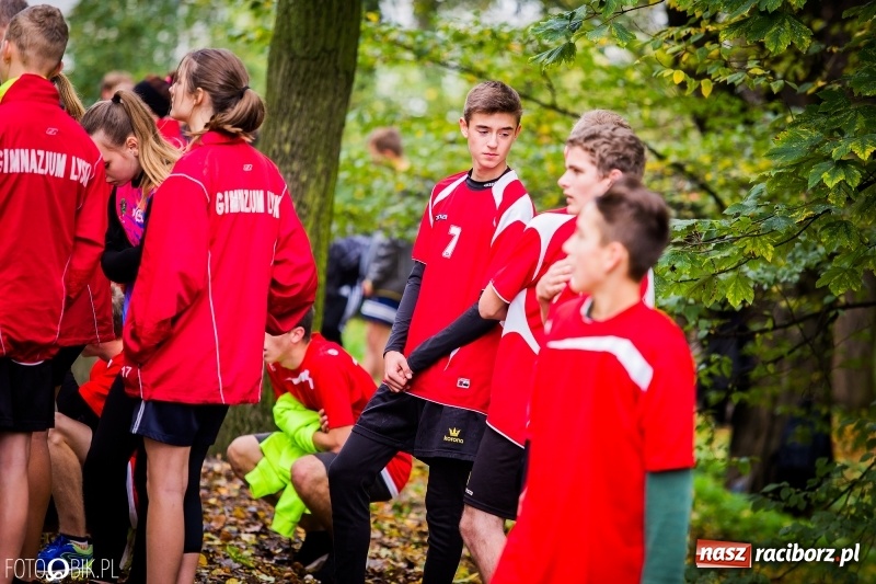 Zdjęcie w galerii na portalu naszraciborz.pl: Sztafetowe biegi przełajowe w parku Zamkowym wiadomości z regionu