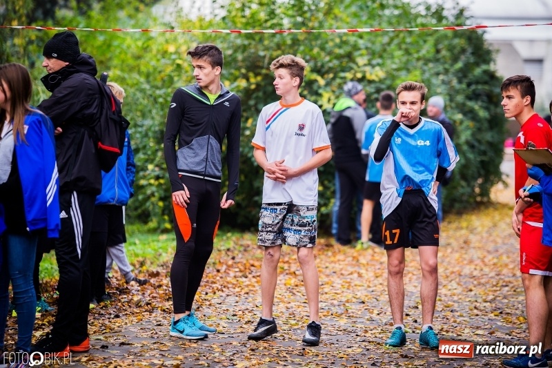 Zdjęcie w galerii na portalu naszraciborz.pl: Sztafetowe biegi przełajowe w parku Zamkowym wiadomości z regionu