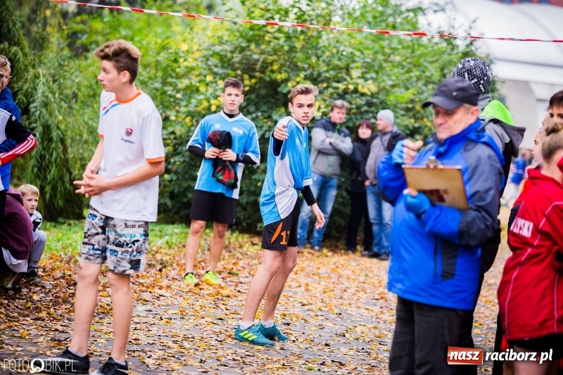 Zdjęcie w galerii na portalu naszraciborz.pl: Sztafetowe biegi przełajowe w parku Zamkowym wiadomości z regionu