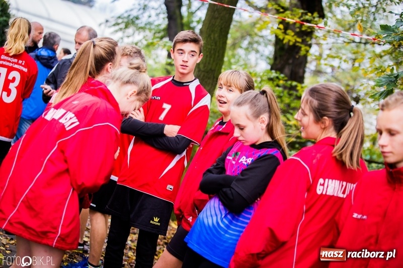 Zdjęcie w galerii na portalu naszraciborz.pl: Sztafetowe biegi przełajowe w parku Zamkowym wiadomości z regionu