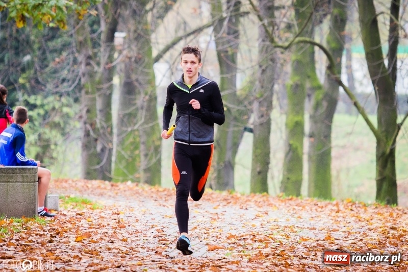Zdjęcie w galerii na portalu naszraciborz.pl: Sztafetowe biegi przełajowe w parku Zamkowym wiadomości z regionu