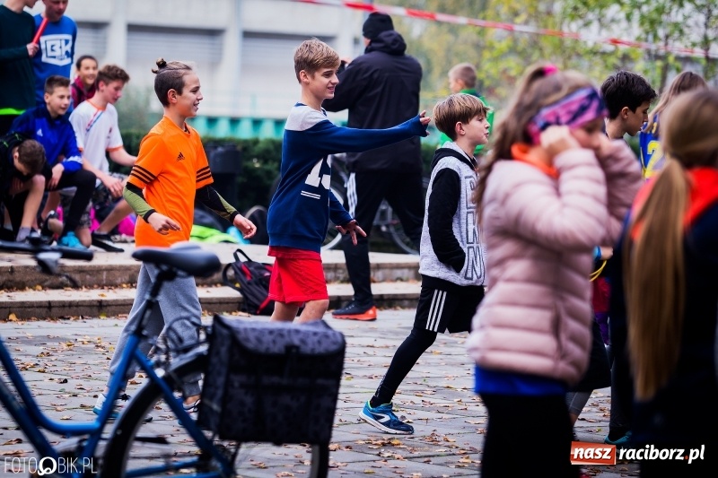 Zdjęcie w galerii na portalu naszraciborz.pl: Sztafetowe biegi przełajowe w parku Zamkowym wiadomości z regionu