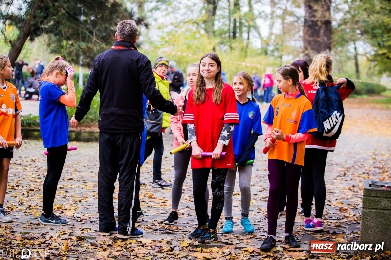 Zdjęcie w galerii na portalu naszraciborz.pl: Sztafetowe biegi przełajowe w parku Zamkowym wiadomości z regionu
