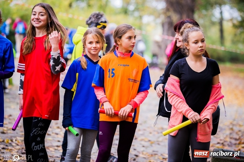 Zdjęcie w galerii na portalu naszraciborz.pl: Sztafetowe biegi przełajowe w parku Zamkowym wiadomości z regionu