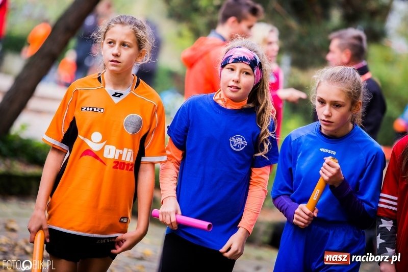 Zdjęcie w galerii na portalu naszraciborz.pl: Sztafetowe biegi przełajowe w parku Zamkowym wiadomości z regionu