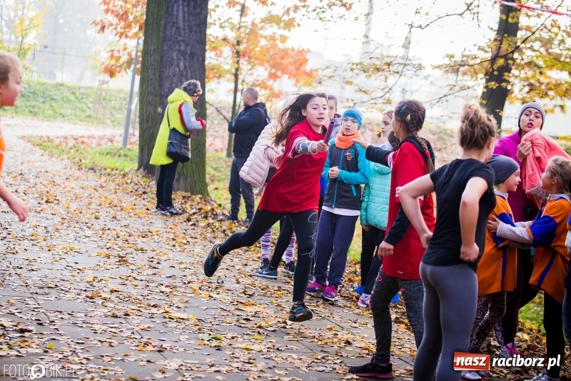 Zdjęcie w galerii na portalu naszraciborz.pl: Sztafetowe biegi przełajowe w parku Zamkowym wiadomości z regionu