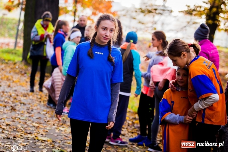 Zdjęcie w galerii na portalu naszraciborz.pl: Sztafetowe biegi przełajowe w parku Zamkowym wiadomości z regionu