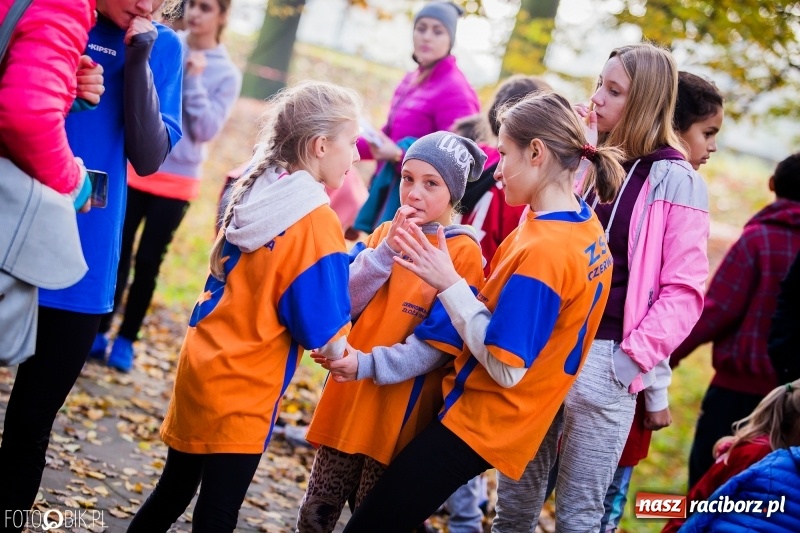 Zdjęcie w galerii na portalu naszraciborz.pl: Sztafetowe biegi przełajowe w parku Zamkowym wiadomości z regionu