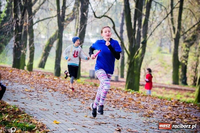 Zdjęcie w galerii na portalu naszraciborz.pl: Sztafetowe biegi przełajowe w parku Zamkowym wiadomości z regionu