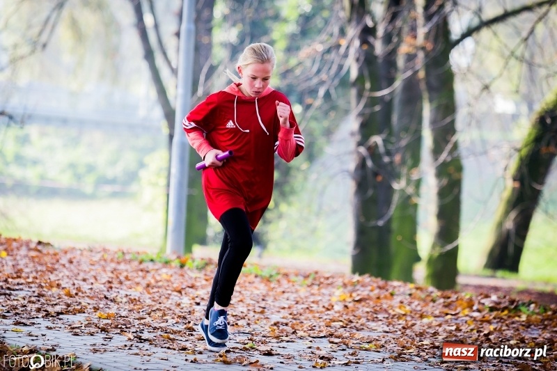 Zdjęcie w galerii na portalu naszraciborz.pl: Sztafetowe biegi przełajowe w parku Zamkowym wiadomości z regionu