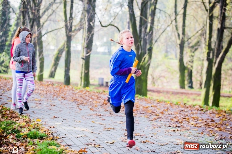 Zdjęcie w galerii na portalu naszraciborz.pl: Sztafetowe biegi przełajowe w parku Zamkowym wiadomości z regionu