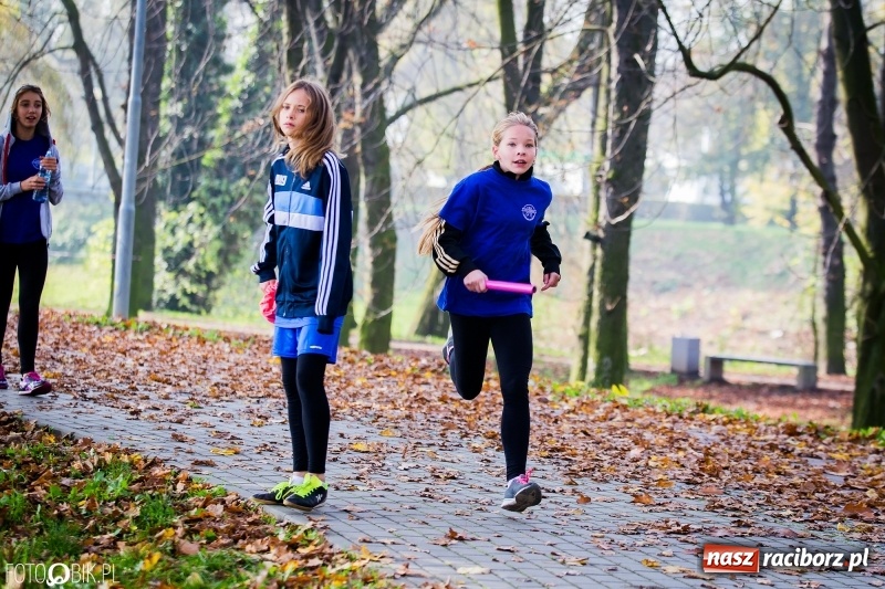Zdjęcie w galerii na portalu naszraciborz.pl: Sztafetowe biegi przełajowe w parku Zamkowym wiadomości z regionu