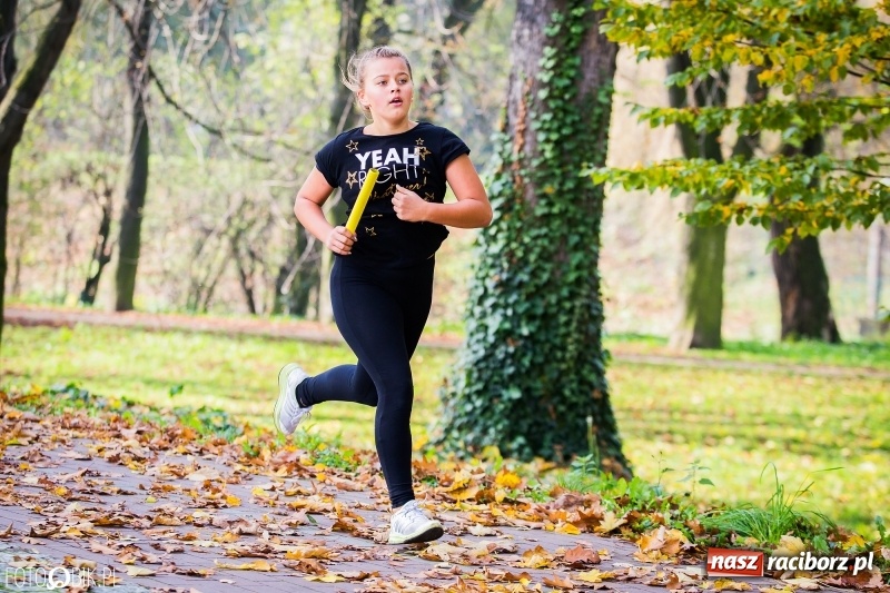 Zdjęcie w galerii na portalu naszraciborz.pl: Sztafetowe biegi przełajowe w parku Zamkowym wiadomości z regionu