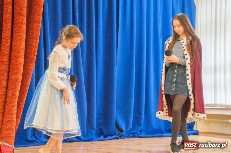 Zdjęcie w galerii na portalu naszraciborz.pl: Pierwsze szkolne zajęcia przedszkolaków. SP 18 otwarła drzwi dla najmłodszych wiadomości z regionu