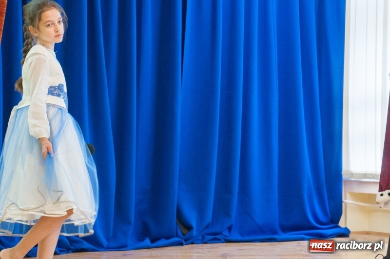 Zdjęcie w galerii na portalu naszraciborz.pl: Pierwsze szkolne zajęcia przedszkolaków. SP 18 otwarła drzwi dla najmłodszych wiadomości z regionu