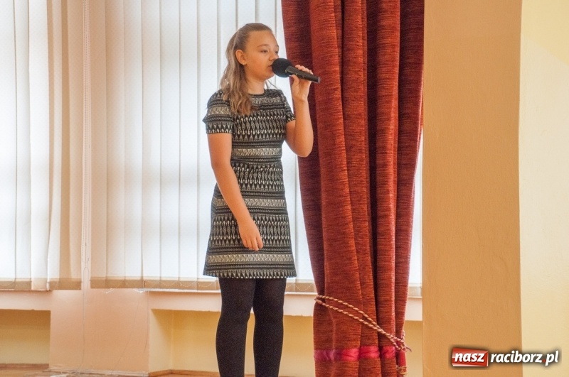 Zdjęcie w galerii na portalu naszraciborz.pl: Pierwsze szkolne zajęcia przedszkolaków. SP 18 otwarła drzwi dla najmłodszych wiadomości z regionu