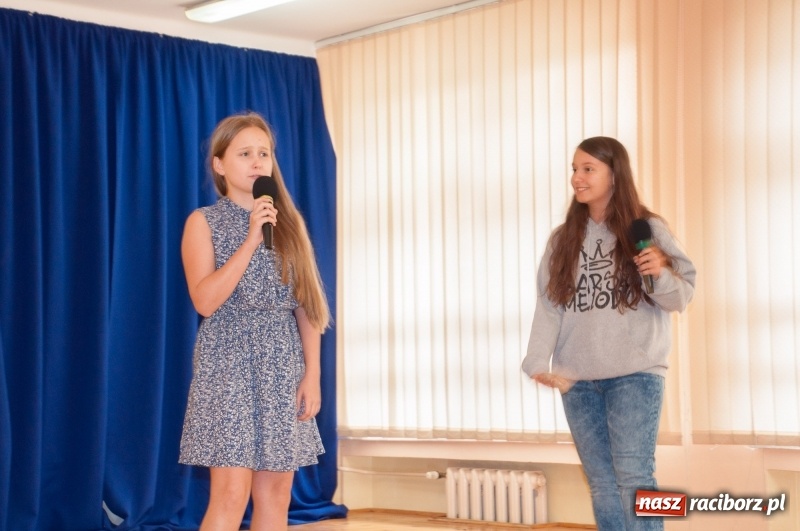 Zdjęcie w galerii na portalu naszraciborz.pl: Pierwsze szkolne zajęcia przedszkolaków. SP 18 otwarła drzwi dla najmłodszych wiadomości z regionu