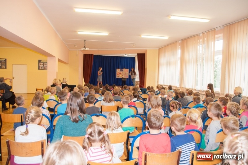 Zdjęcie w galerii na portalu naszraciborz.pl: Pierwsze szkolne zajęcia przedszkolaków. SP 18 otwarła drzwi dla najmłodszych wiadomości z regionu