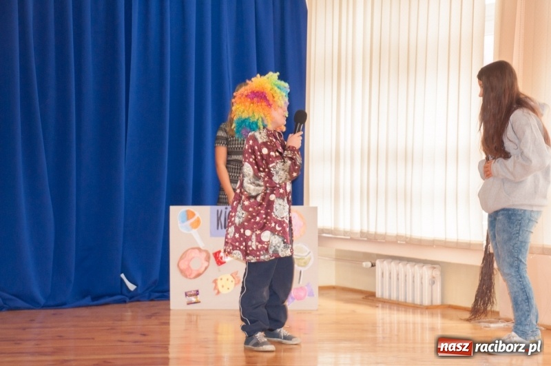 Zdjęcie w galerii na portalu naszraciborz.pl: Pierwsze szkolne zajęcia przedszkolaków. SP 18 otwarła drzwi dla najmłodszych wiadomości z regionu