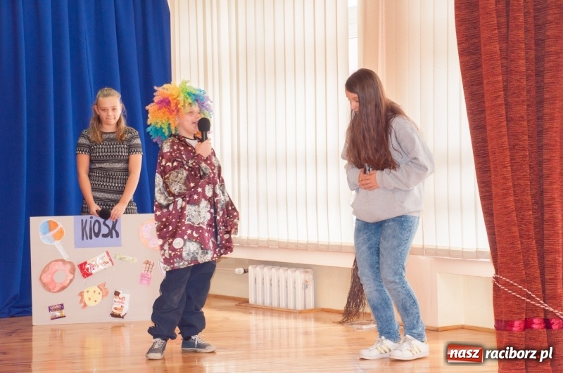 Zdjęcie w galerii na portalu naszraciborz.pl: Pierwsze szkolne zajęcia przedszkolaków. SP 18 otwarła drzwi dla najmłodszych wiadomości z regionu