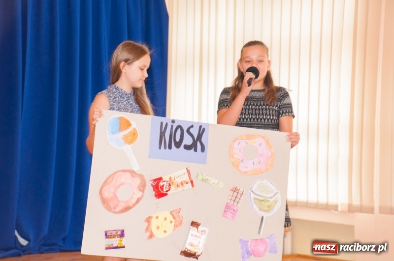 Zdjęcie w galerii na portalu naszraciborz.pl: Pierwsze szkolne zajęcia przedszkolaków. SP 18 otwarła drzwi dla najmłodszych wiadomości z regionu