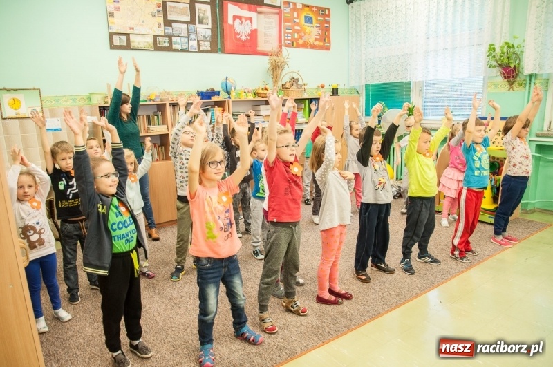 Zdjęcie w galerii na portalu naszraciborz.pl: Pierwsze szkolne zajęcia przedszkolaków. SP 18 otwarła drzwi dla najmłodszych wiadomości z regionu