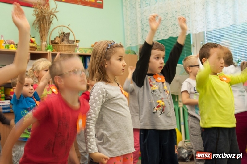 Zdjęcie w galerii na portalu naszraciborz.pl: Pierwsze szkolne zajęcia przedszkolaków. SP 18 otwarła drzwi dla najmłodszych wiadomości z regionu
